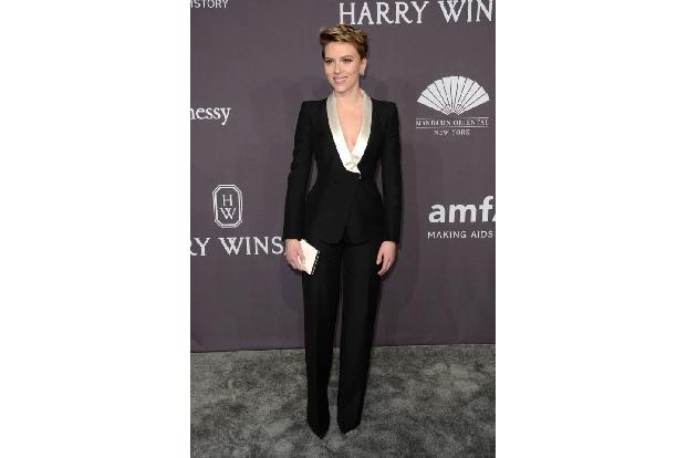 ...ihre Kollegin Scarlett Johansson zeigte sich entspannt und lächelnd - dabei soll auch ihre Ehe mit Romain Dauriac in die ...