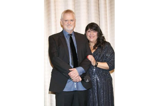 ...für die S/M-Romanze ist Autorin E.L. James, die mit ihrer Buchreihe die Vorlage für die Verfilmung lieferte. Auch sie war...