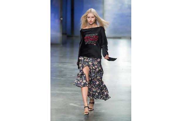 ...führte auch Kate Moss' kleine Halbschwester Lottie Moss die Mode der Trendmarke vor. In so einem Look hätte aber auch die...