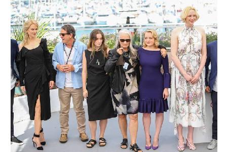 Da standen sie alle in Reih und Glied beim Photocall zu der Serie 'Top of the Lake': Nicole Kidman, Gerard Lee, Alice Engler...