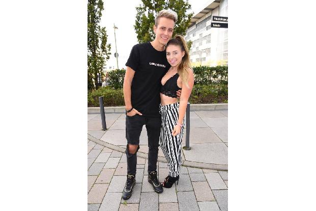 ...seit acht Jahren Julian Claßen, vielleicht besser bekannt als Julienco, den Rücken. Der 24-Jährige ist selbst YouTube-Sta...