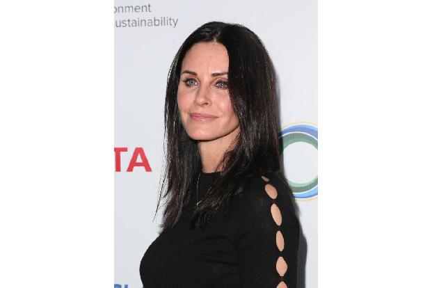 ...kann man bei diesen Damen trotz Schönheitsoperationen oft nicht beobachten. Aber: Irgendwie sehen sich Courteney Cox und ...