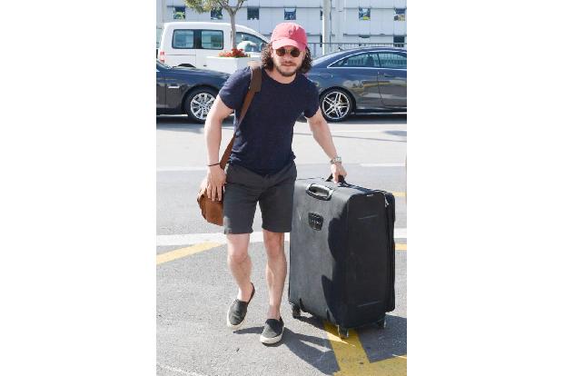 Stars sind manchmal auch nur wie du und ich - zumindest wenn sie Kit Harington heißen. Der 'Game of Thrones'-Schauspieler ma...