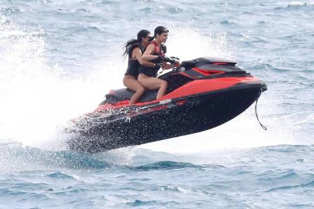 ...dufte allerdings mit Kourtney nicht mit dem Jetski fahren, da überließ sie lieber Kendall das Steuer, die so richtig Gas ...