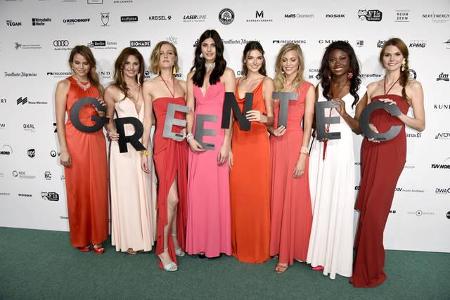 Fast zu schön, um wahr zu sein! Die letzten acht Kandidatinnen der Castingshow 'Germany's next Topmodel' auf einem Haufen. D...