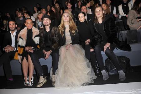 ...wie es wirklich endet, die Zeit wird es zeigen. Wahre Liebe siegt am Ende immer.