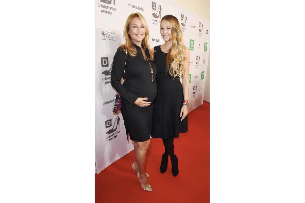 Was diese beiden Power-Frauen sich wohl alles so zu erzählen hatten: Schauspielerin und Moderatorin Caroline Beil und Model ...