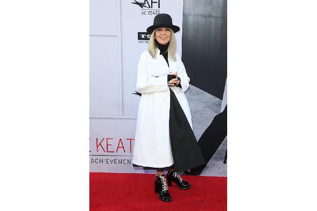 Diane Keaton begeistert seit Jahrzehnten im Rampenlicht - mit ihrer Schauspielerei und mit ihren Outfits. Die 71-Jährige ist...