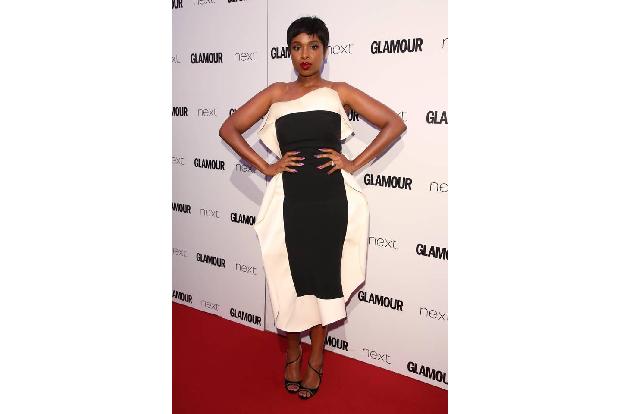 ...oder auch in einem Kleid machte das Jennifer Hudson. Elegant und trotzdem ausgefallen, das schafft man schnell mit der Fa...