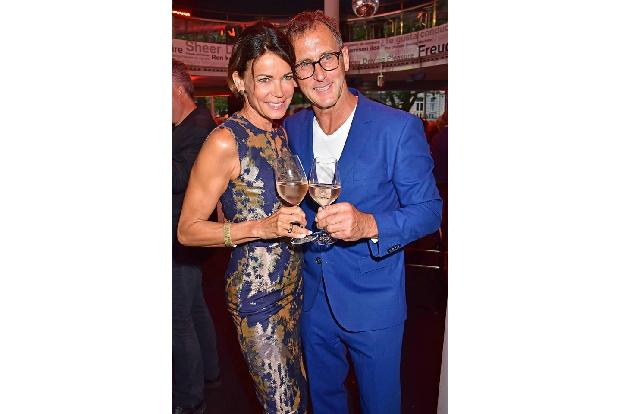 ...so brav und griffen nicht zum Glas. Wenigstens Gerit Kling und Wolfram Becker gönnten sich einen edlen Tropfen. Andere wo...