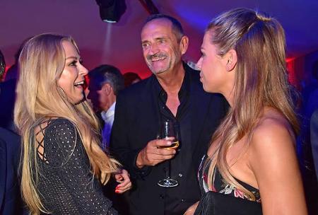 ...ehemaligen Scheidungs-Streitereien oder Zickenkrieg zwischen den Frauen von Goetz war aber keine Spur. Alle drei verstand...