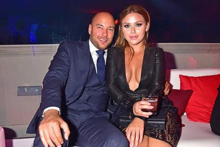 ...Alexander Beliaikin und Kim Gloss, die mal wieder ziemlich tief - nein, nicht ins Glas - blicken ließ. Der Ausschnitt kon...