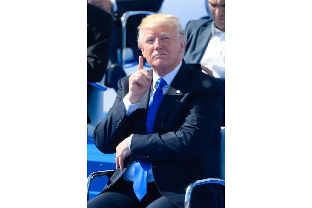 Hat er? Oder hat er nicht? Hat US-Präsident Donald Trump versucht, Comeys Untersuchungen zu Trumps angeblichen Beziehungen z...