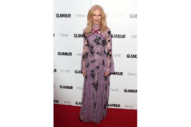Nicole Kidman ist laut dem Magazin 'Glamour' eine Frau des Jahres. Warum? Weil sie als Schauspielerin mit ihrer Leistung in ...