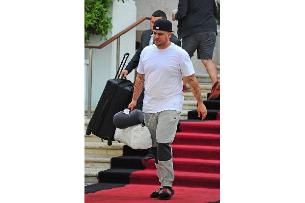 ...haben ihre Koffer gepackt, weil sie sich trennen - das Ganze innerhalb eines Jahres. Als wäre das nicht genug Drama, hat ...