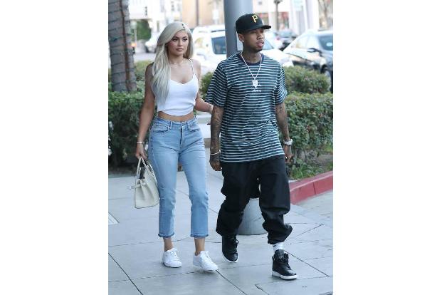 ...Kylie Jenner gewesen wäre, die nach Blac Chyna mit Tyga zusammen war, während Rob mit Blac Chyna das Bett teilte. Alles b...