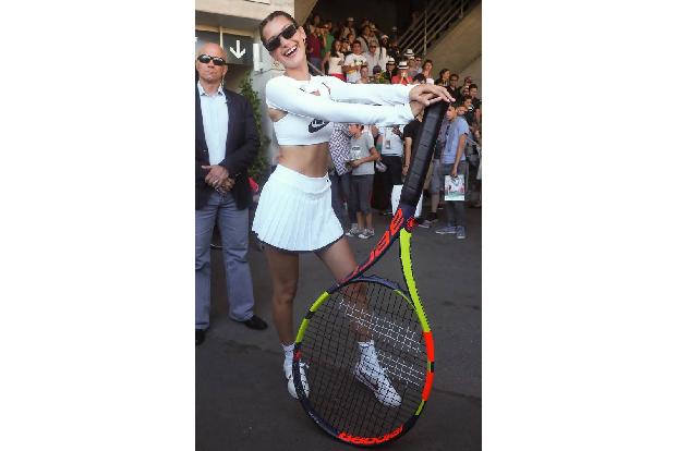 Bella Hadid ist einfach ein geborenes Model! Als die Amerikanerin am Wochenende die French Open in Paris besuchte, wurde woh...