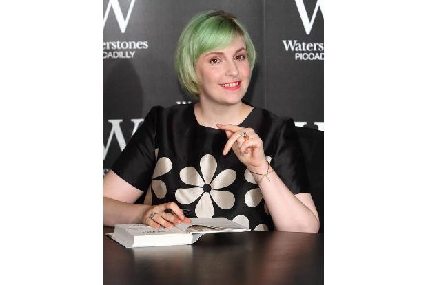 ...nicht auf Krimis steht, sondern lieber etwas über den Star hinter dem Buch erfahren möchte, der ist mit Lena Dunham und '...
