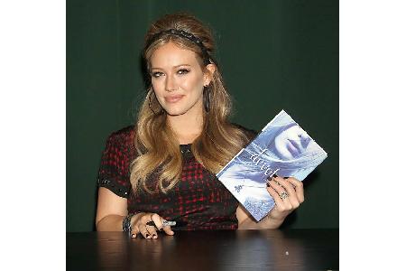 ...Hilary Duff hat mit den 'Elixier'-Büchern eine Reihe erschaffen. In ihren Werken geht es um eine junge Frau, die mysteriö...