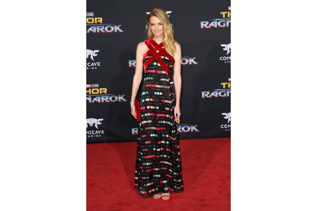 ...war bei dem ganzen Drama dann aber doch eine andere Sache interessant: Während Jeff Goldblum mit seiner Ehefrau über den ...