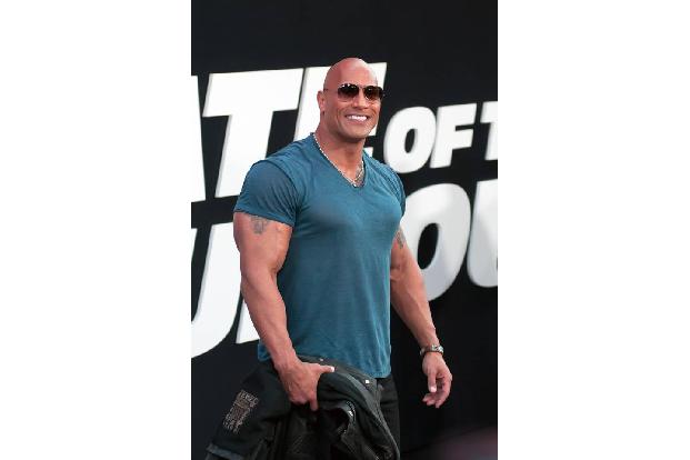 ...steht obendrein Dwayne Johnson, der jedoch an sein Blockbuster-Franchise denken muss und weiter für 'Fast and Furious' tä...