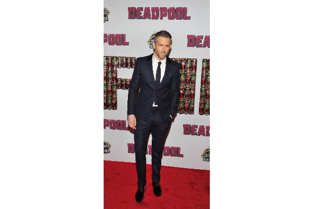 ...muss also abzuwarten, ob tatsächlich hinter Ryan Reynolds 'Detective Pikachu' anstatt 'Deadpool' auf einem roten Teppich ...