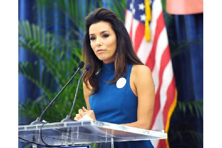 ...Kollegin Eva Longoria hat eine eigene Stiftung gegründet, um Latinas durch Zugang zu Bildung eine bessere Zukunft zu ermö...