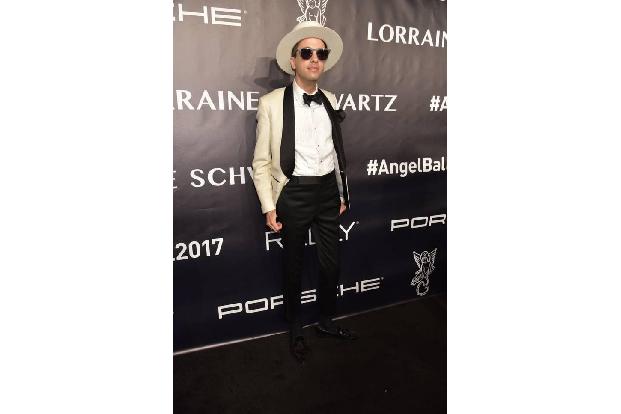 ...hatte auch DJ Cassidy bekommen, der wie immer nicht auf Sonnenbrille und Hut verzichten wollte - sein Signature-Look eben...