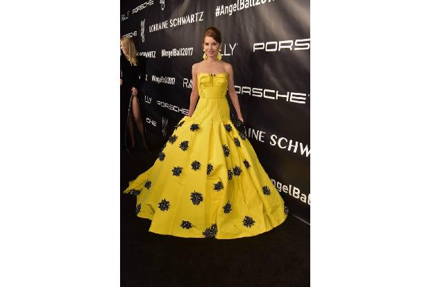 ...übertraf jedoch alle: die New Yorker Philanthropin Jean Shafiroff, die in einer schreiend gelben Robe mit Blumenapplikati...