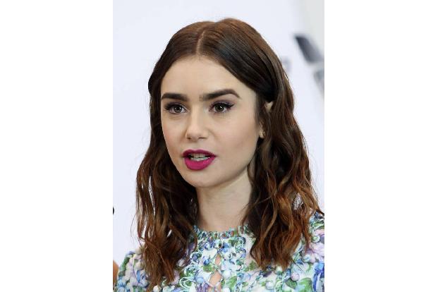 ...es sind auch ihre Looks, die nicht ohne sind. Alleine ihre perfekten Augenbrauen machen viele andere Damen ziemlich neidi...