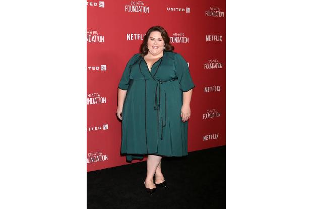 ...weiteren Stars des Abends zählten Mandys 'This is Us'-Kollegin Chrissy Metz, die sich bereits in weihnachtliches Grün war...