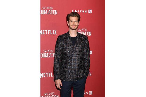 ...kam zwar Andrew Garfield, doch sein schicker Karo-Blazer konnte ihn über diesen Umstand hoffentlich hinwegtrösten. Stylis...