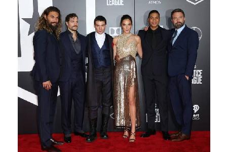 Da standen Jason Momoa, Henry Cavill, Ezra Miller, Gal Gadot, Ray Fisher und Ben Affleck am Montagabend im berühmten Dolby T...