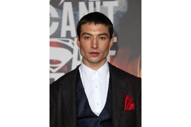 ...Ezra Miller soll wieder als The Flash für Recht und Ordnung sorgen. Soweit bleibt auch bei der 'Justice League' alles bei...