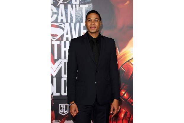 ...auch Ray Fisher hat man schon mal als Cyborg gesehen. Aber ein wenig Abwechslung kann man anhand der Charaktere dann doch...