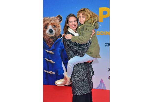 ...Louisa, die Tochter von Katrin Wrobel, nämlich schon vorab bestaunen, wie Hugh Grant als Bösewicht aussieht und sich Elya...