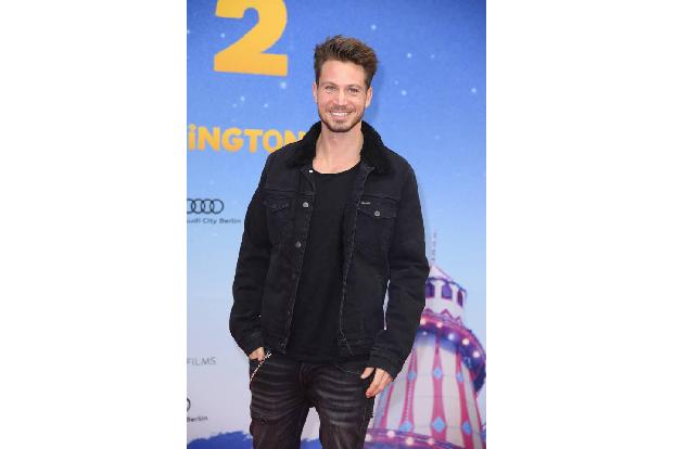 ...der ehemalige 'Bachelor' Sebastian Pannek, der seine Liebste Clea-Lacy Juhn zuhause ließ. Dafür...