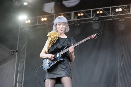 ...weiß? Nur ob das Annie Clark aka St. Vincent eigentlich wirklich will? Ihre Beziehungen stehen schließlich schon genug im...