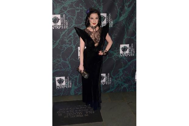 ...Burlesque-Ikone Dita Von Teese wusste man allerdings nicht so recht, ob sie tatsächlich ein Kostüm trug oder in ihrer Nor...