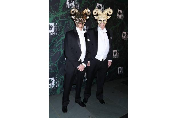 ...schließlich immer! Schauspieler David Hyde Pierce und Mann Brian Hargrove machten es vor - und wir machen es Halloween 20...