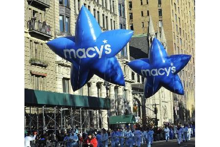 ...erstaunlich, was das Kaufhaus Macy's da jedes Jahr auf die Beine stellt - so viele Stars sind ja fast nicht zu fassen.
