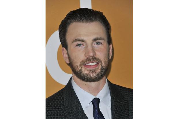 Chris Evans stellt seine Fans vor ein kleines Rätsel. Der Star teilte nämlich unlängst ein Video eines Hundes auf Twitter, b...