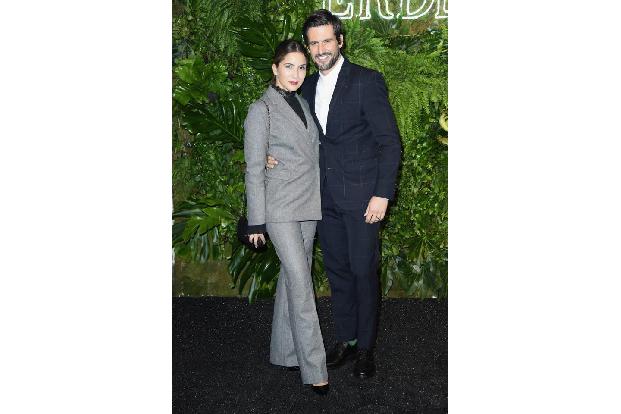 ...Erdem x H&M-Präsentation zusammengetan hatte. Tom Beck und seine Freundin Chryssanthi Kavazi zeigten sich im Businesslook...
