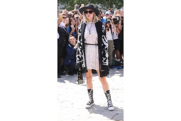 Hollywoodstar Jennifer Lawrence ließ es sich am Montag natürlich nicht nehmen, die Kreationen von Christian Dior für den Her...
