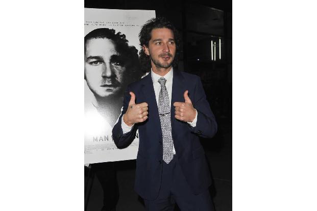 Daumen hoch für seine jüngste Aktion gibt sich nicht einmal Shia LaBeouf selbst - am Donnerstag entschuldigte sich der 31-Jä...