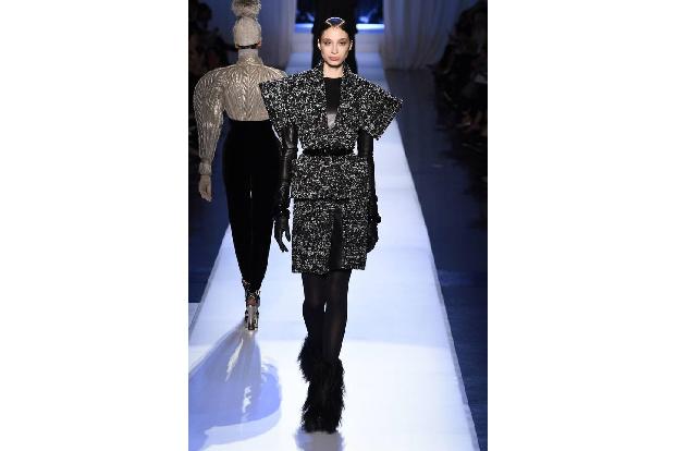 ...kommen ebenso bei Jean Paul Gaultier zum tragen. Unsere Schultern stehen also im Fokus und dürfen gerne betont werden. We...