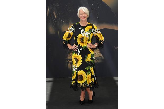 ...uns jetzt schon wieder herbeisehnen, doch trotzdem sind sie im Herbst und Winter tragbar. Beachtet man wie Helen Mirren o...