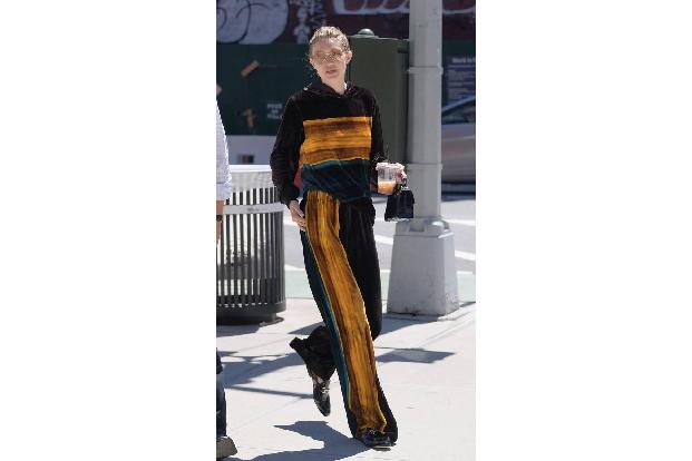 ...wollte es lieber kuschelig und hippiemäßig. Doch egal was Gigi Hadid trägt, es muss Mode sein. Wie auch immer: An Kleider...