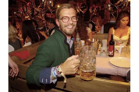 Prost, Joko Winterscheidt! Seit Samstag heißt es in München wieder O’zapft is! Das Oktoberfest hat wieder seine Türen und To...