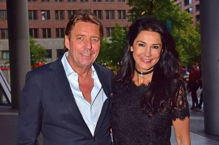 Das Geburtstagskind Peter Wolf hatte am Mittwochabend allen Grund zum Lachen, sein Ehrentag wurde schließlich gefeiert. Doch...